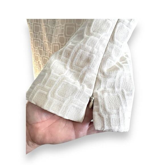 KASPER Sleeveless Cropped Top in a Geometric Pattern Light Beige & Ivory SZ 14P - Picture 7 of 13